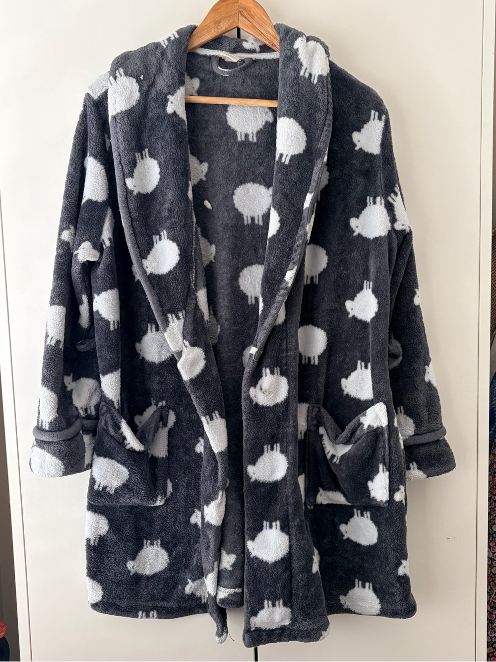 Sonoma life + style Intimates Faux Fur Sheep Robe Gray & White Small
